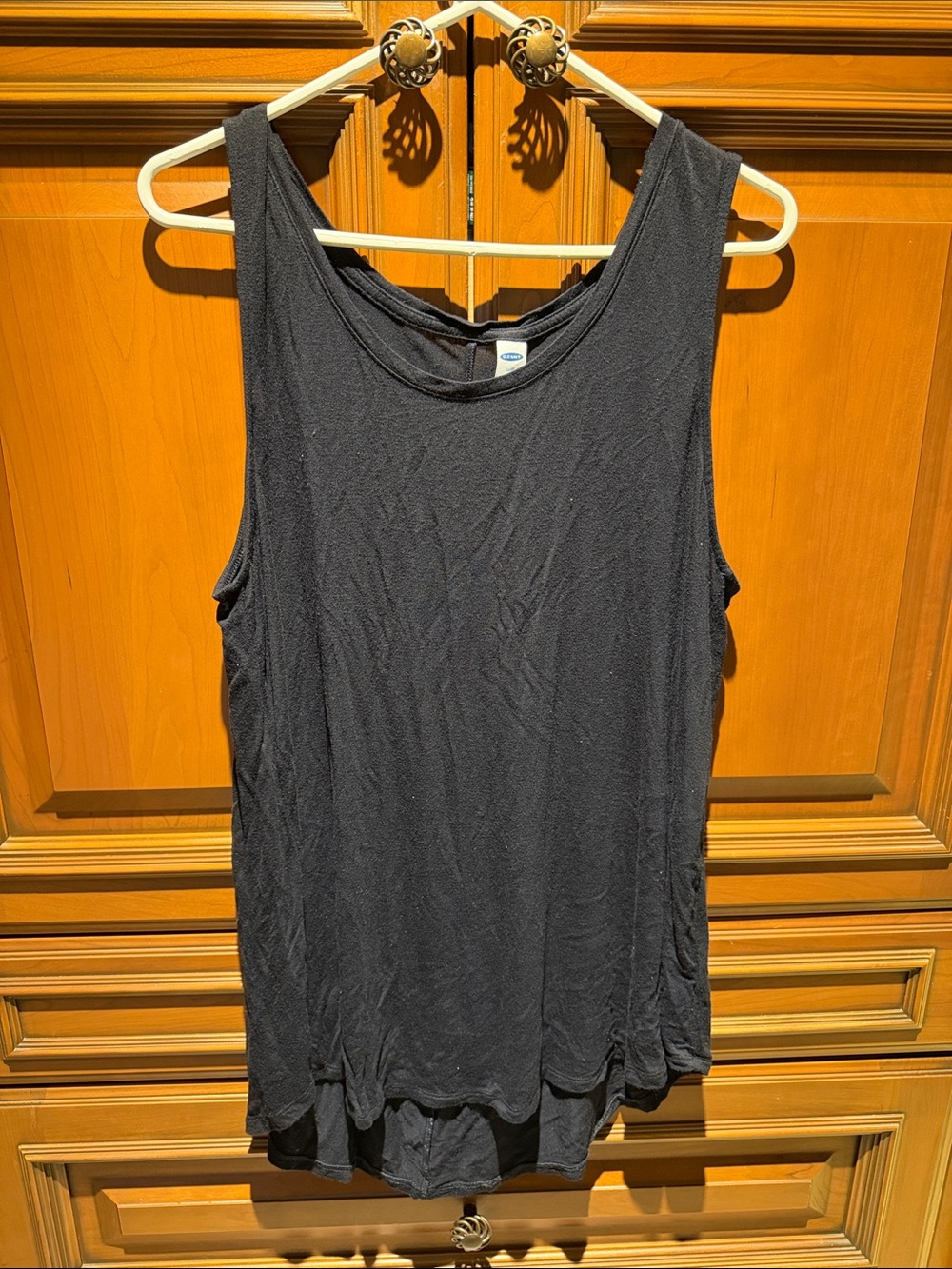 Old Navy Classic Black Women's Sleeveless Tank Top - Casual Layered Hem